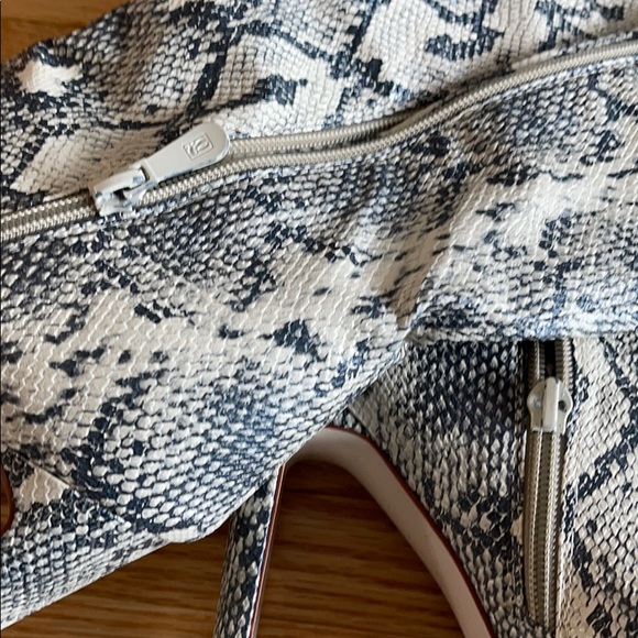 ✖️sold✖️Pretty little thing snake boots - Picture 6 of 7